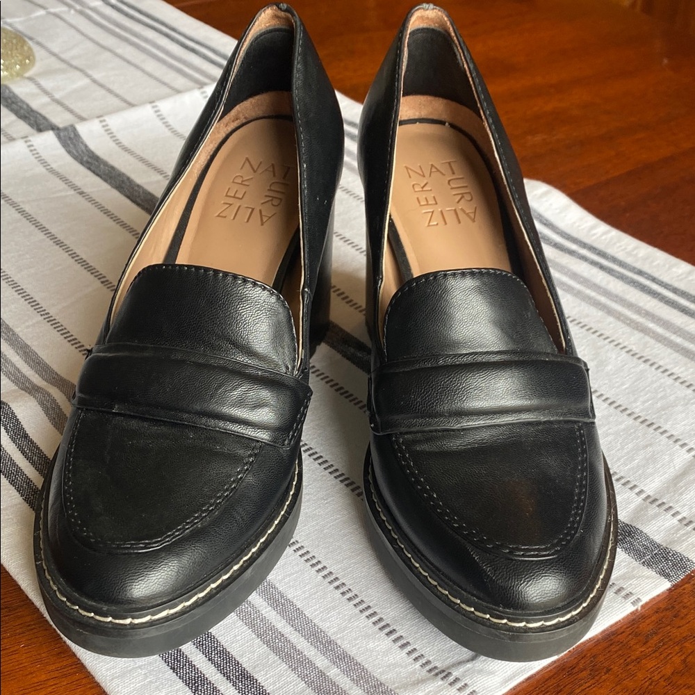 Naturalizer Classic Black Loafers, size 6.5